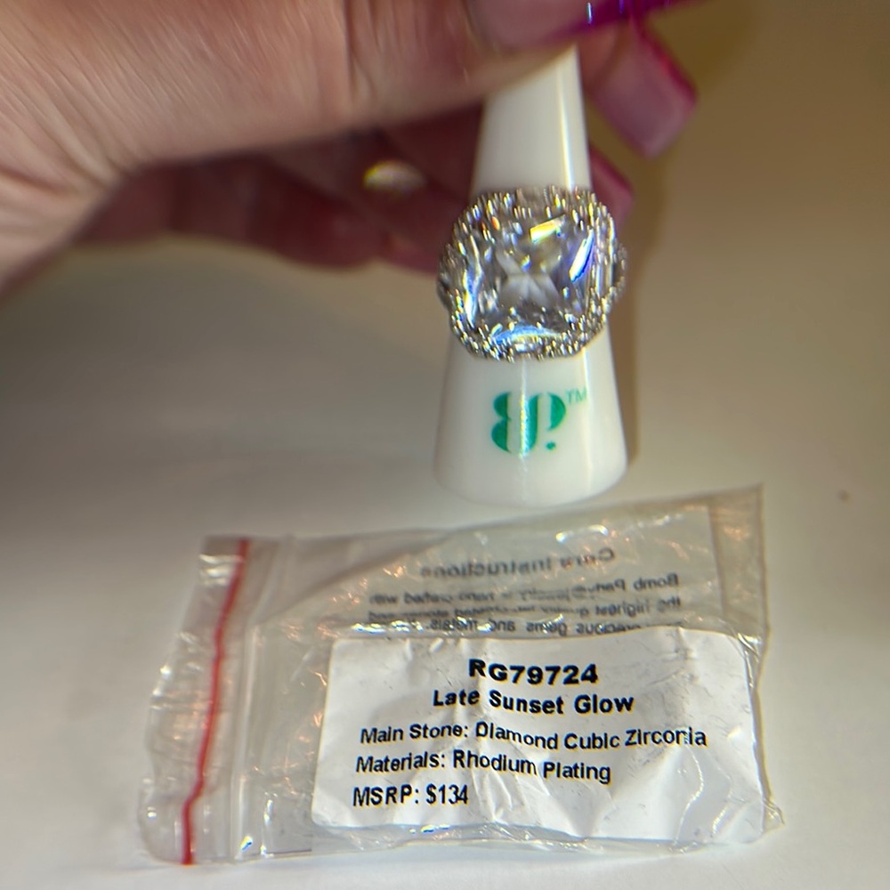 Beautiful Ring diamond cubic zirconia size 7 on rhodium plating MSRP:$134